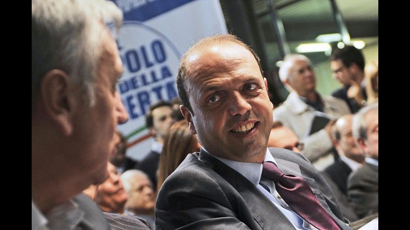 Crisi, Alfano (Pdl): Anche le banche facciano la loro parte