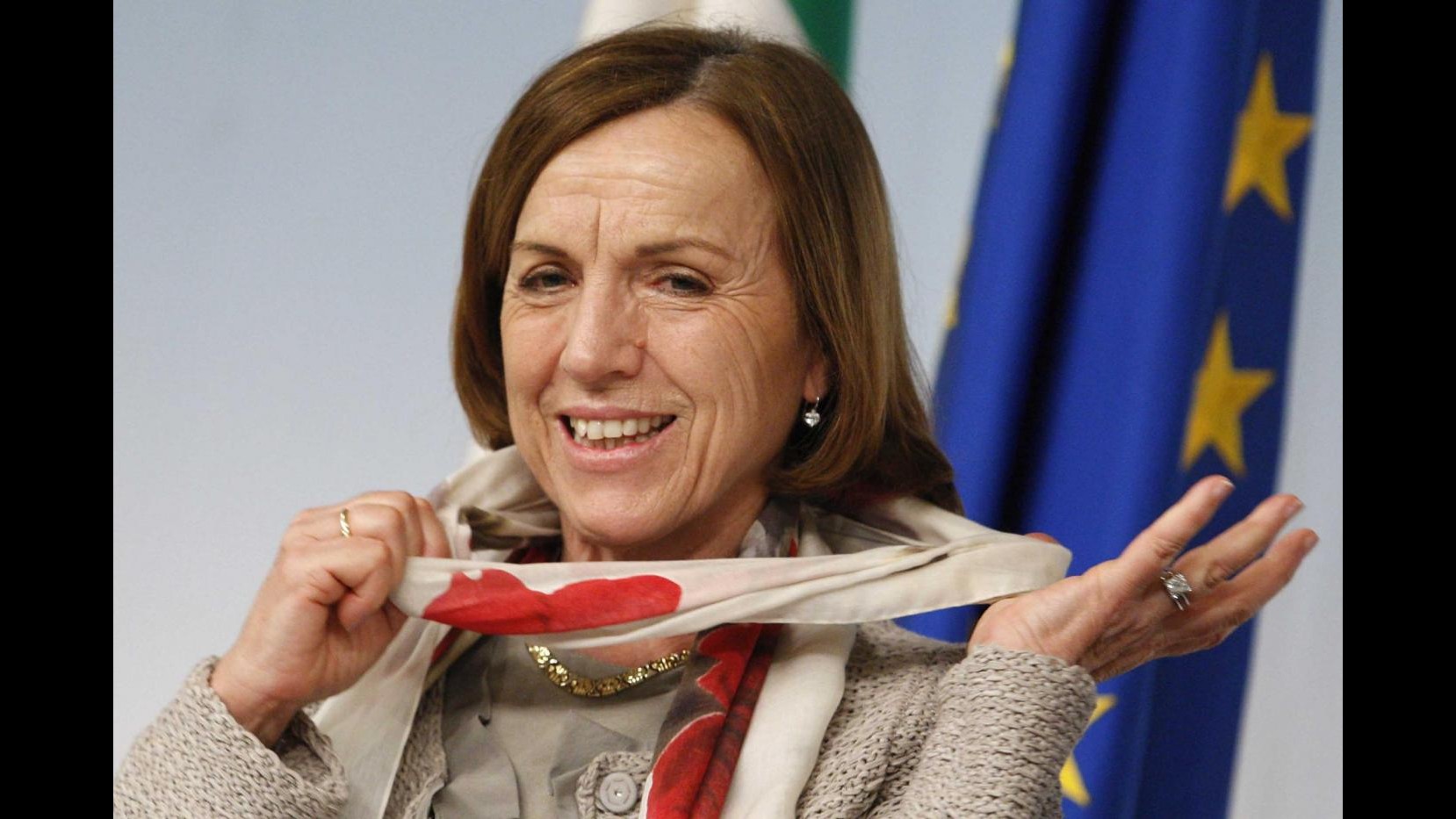 Torino, Fornero applaudita da alpini