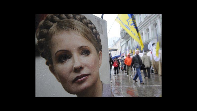 Ucraina, Tymoshenko portata in ospedale. Legale: Contro la sua volontà