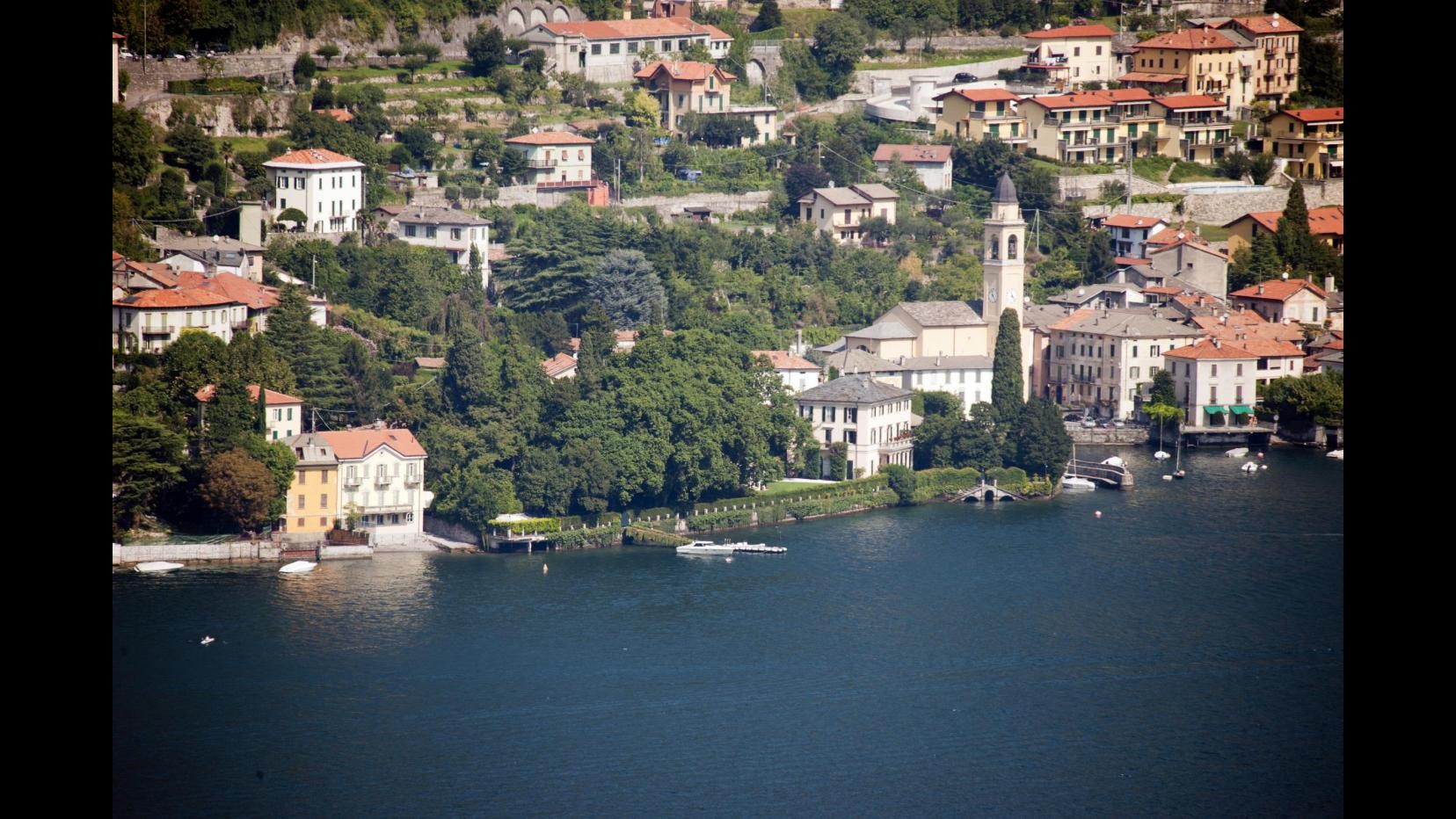 Blitz fiamme gialle sul lago di Como
