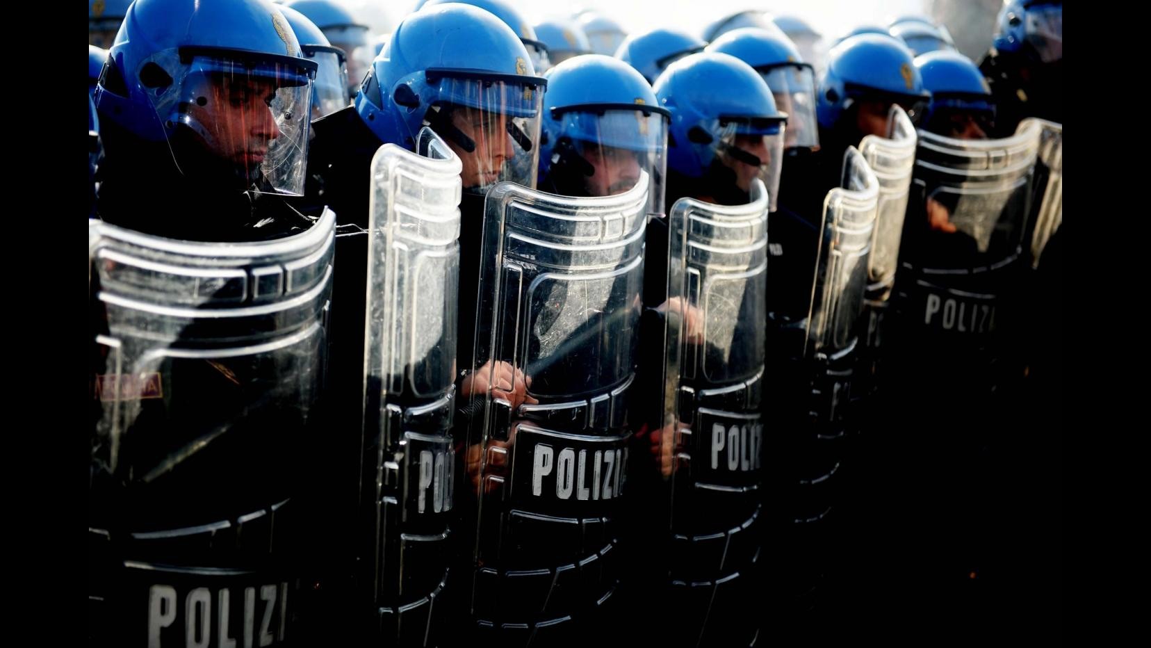 Torino, tensioni studenti-polizia davanti sede incontro Fornero