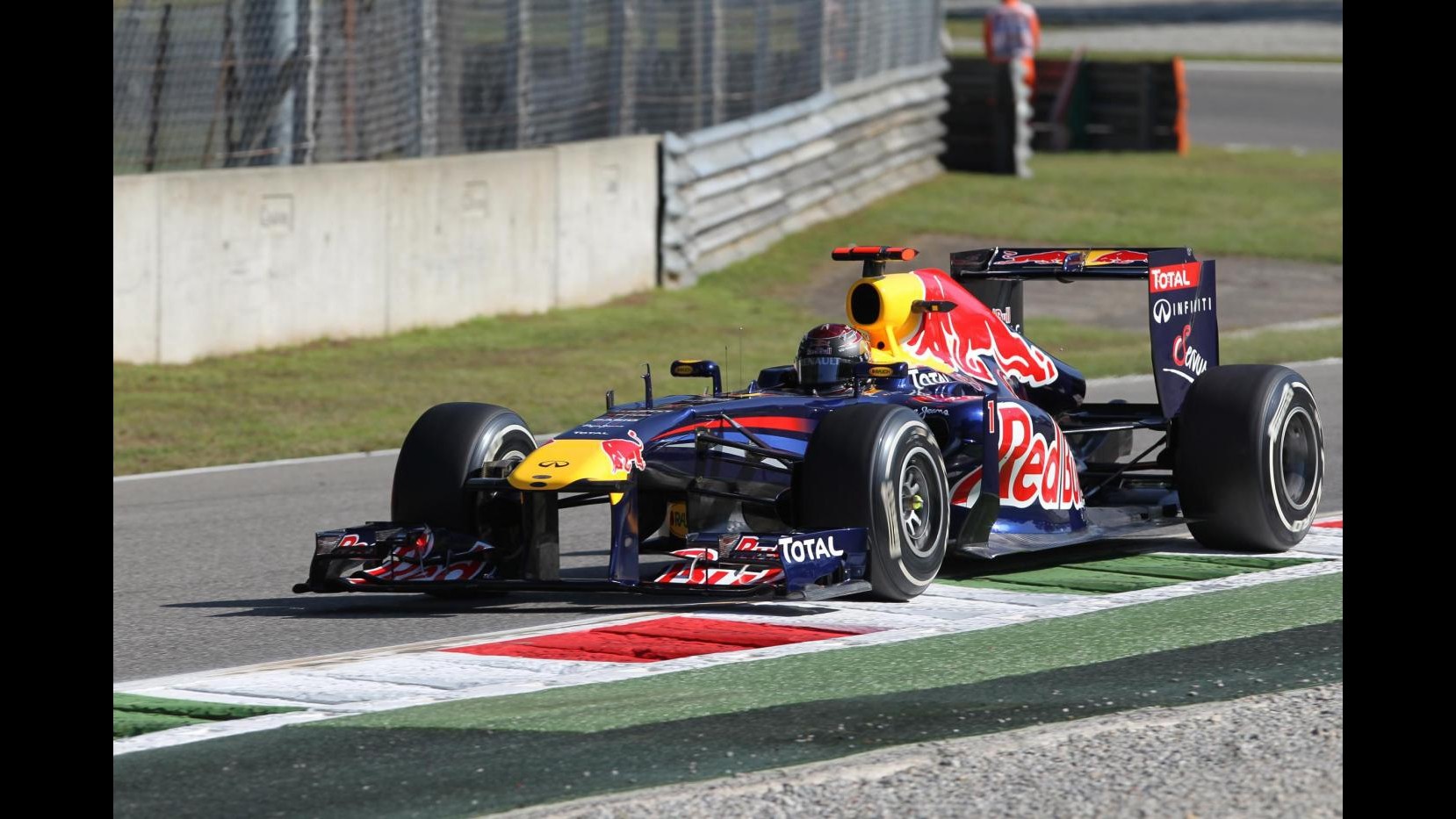 Vettel su tutti nelle seconde libere a Monza, Ferrari in crescita