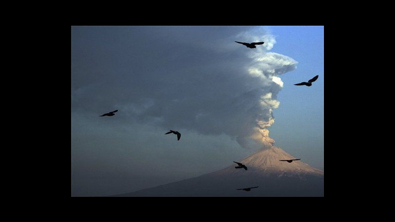 Messico, ancora alta l’allerta per attività vulcano Popocatepetl