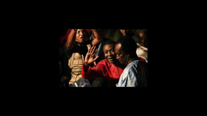 Carestia,Youssou Ndour visita campo profughi in Kenya e promette aiuti