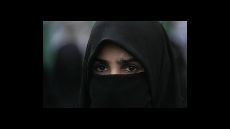Spagna, piccolo comune vieta uso burqa e velo islamico in pubblico