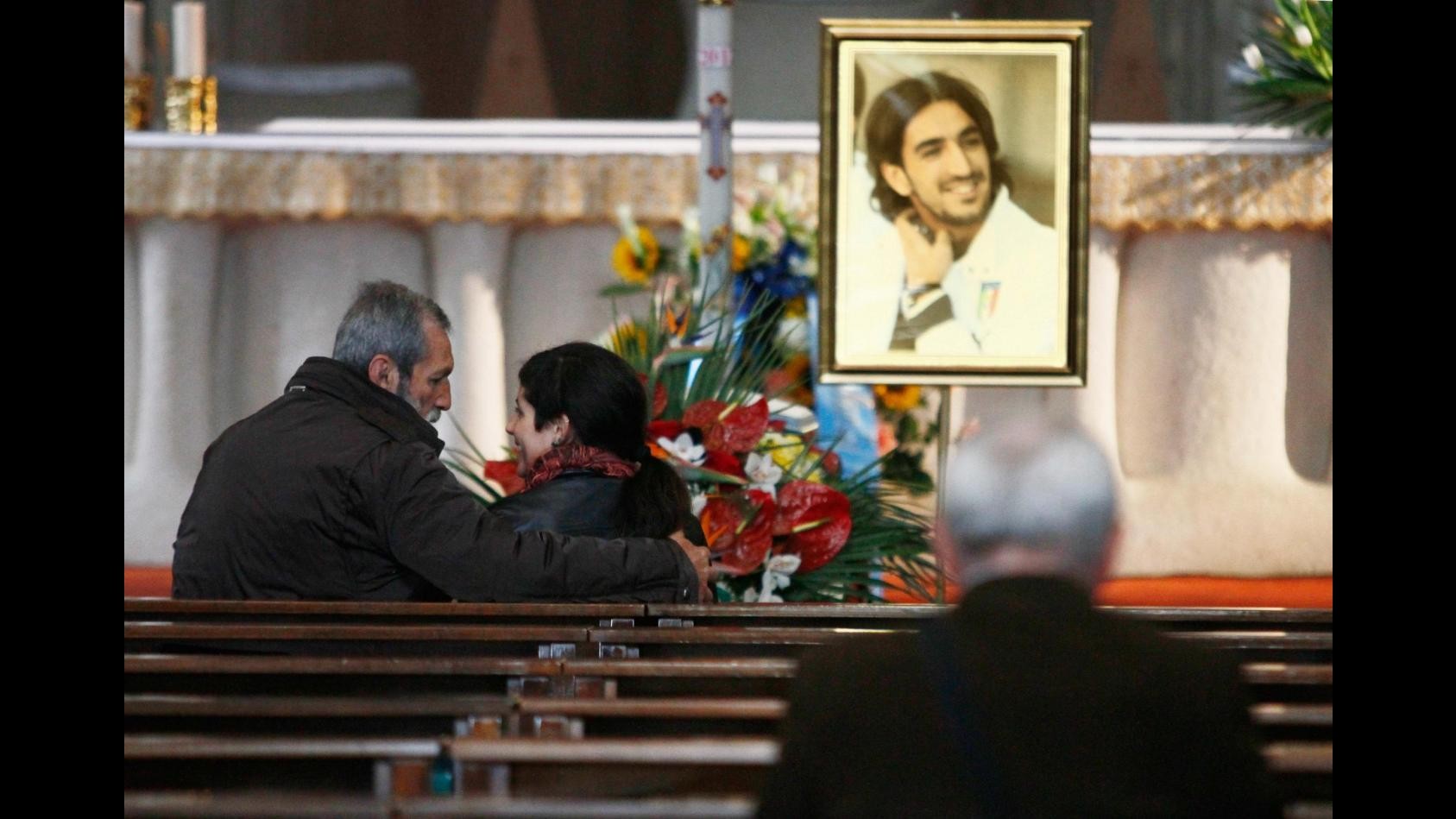 Morosini, una folla commossa alla camera ardente