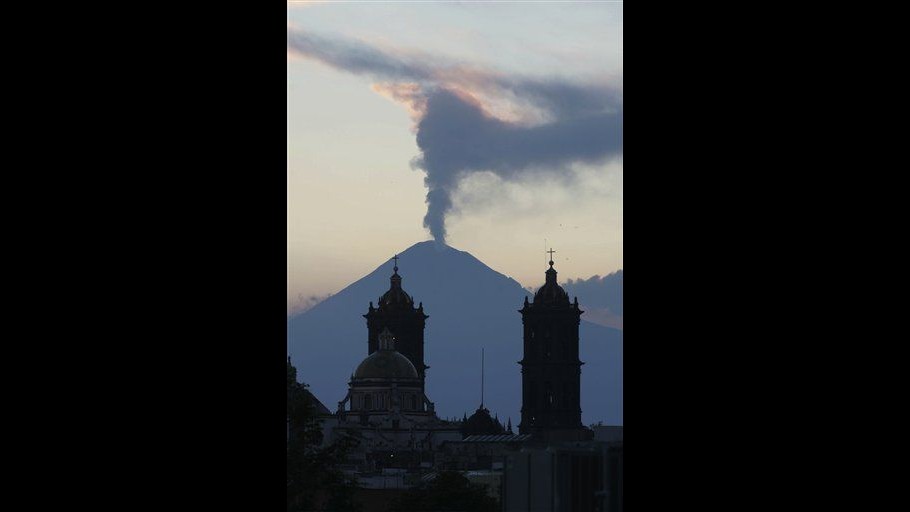 Messico, alzato livello allerta per attività vulcano Popocatepetl