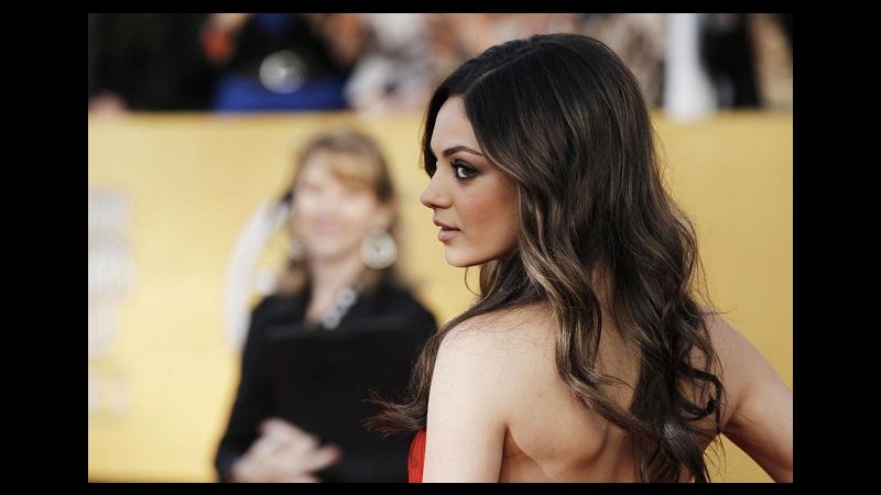 Mila Kunis: Io e Ashton Kutcher? Amici da anni, non stiamo insieme
