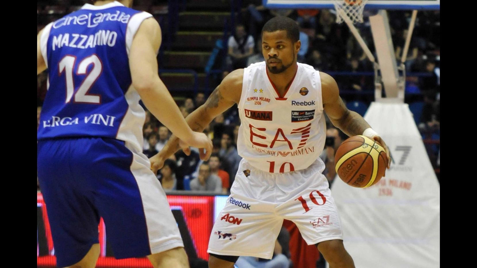 Basket, Milano vince derby contro Cantù, ok Siena