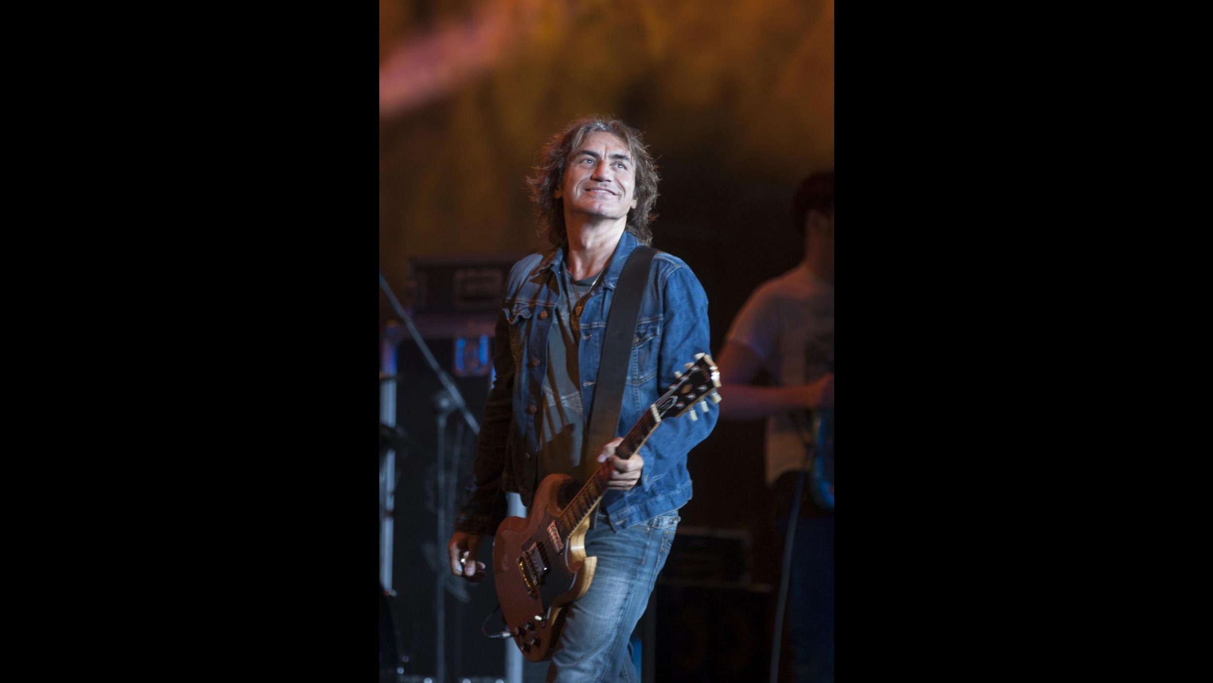 Ligabue ricorda Morosini: Andarsene a 25 anni, perché?