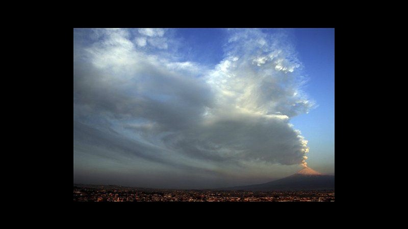 Messico, chiuso aeroporto Puebla per ceneri vulcano Popocatepetl