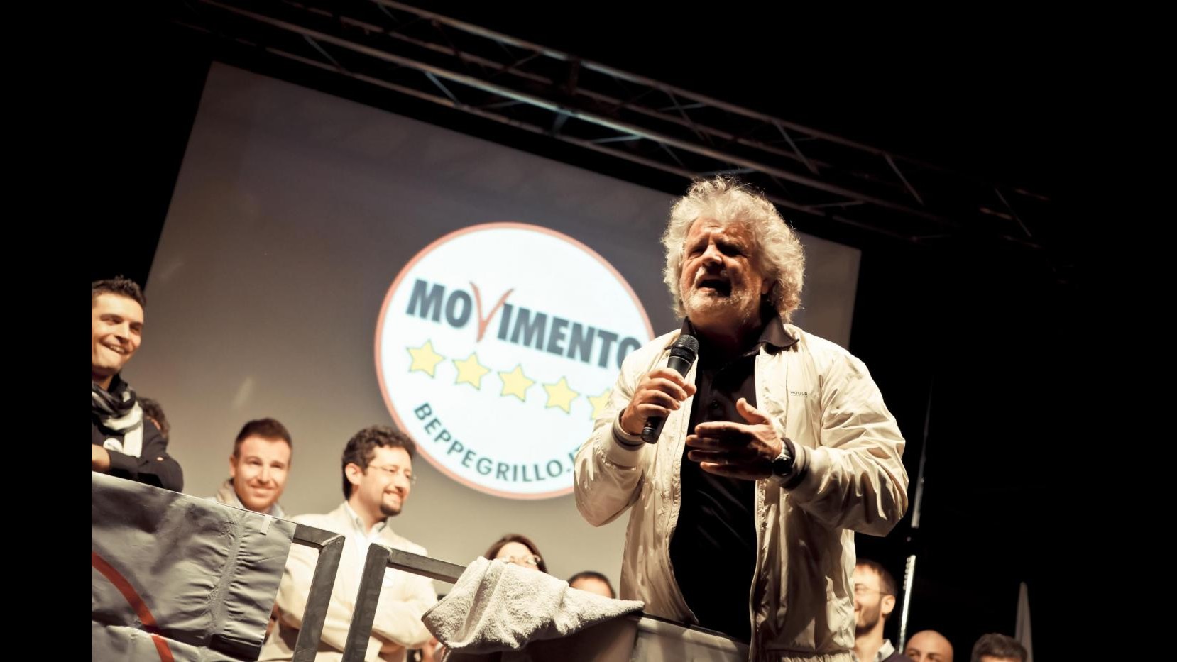 Salone libro, consiglieri regionali Grillini regalano ingressi Vip