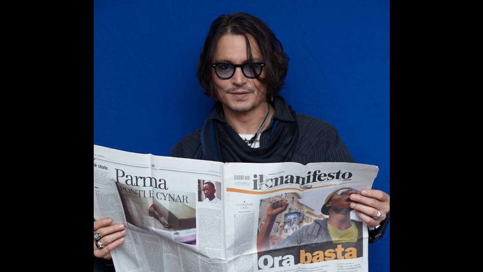 Johnny Depp sostiene il quotidiano ‘Il manifesto’