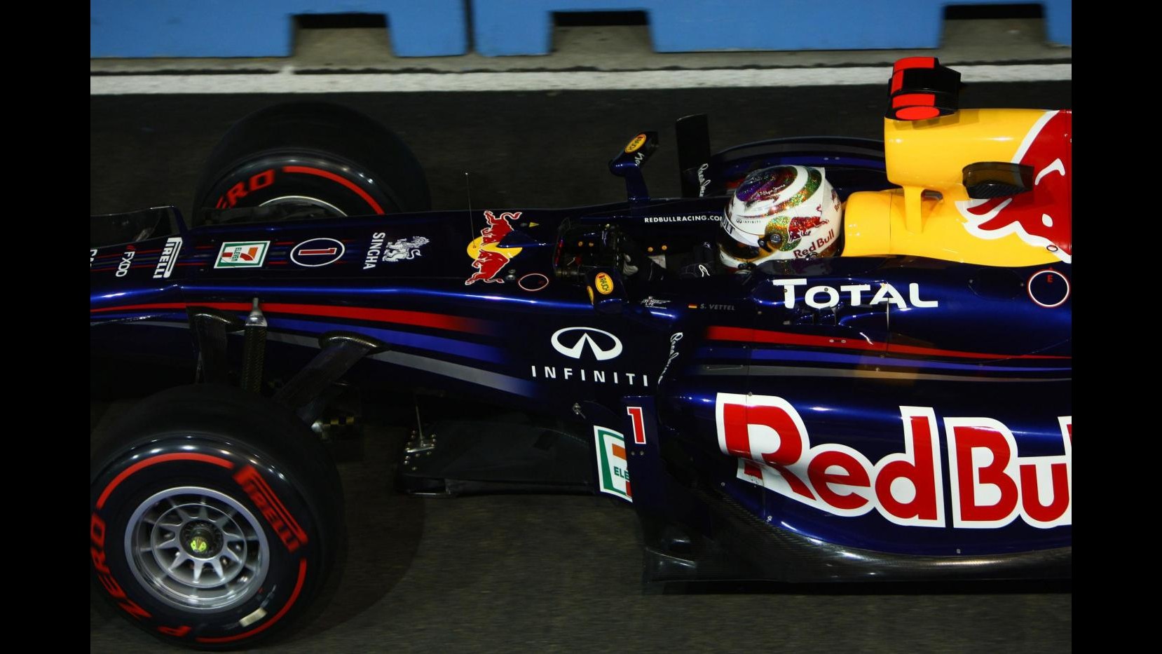 Vettel trionfa a Singapore, Alonso 4°