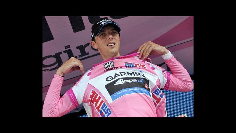 Giro, cronosquadre alla Garmin e Navardauskas nuova maglia rosa