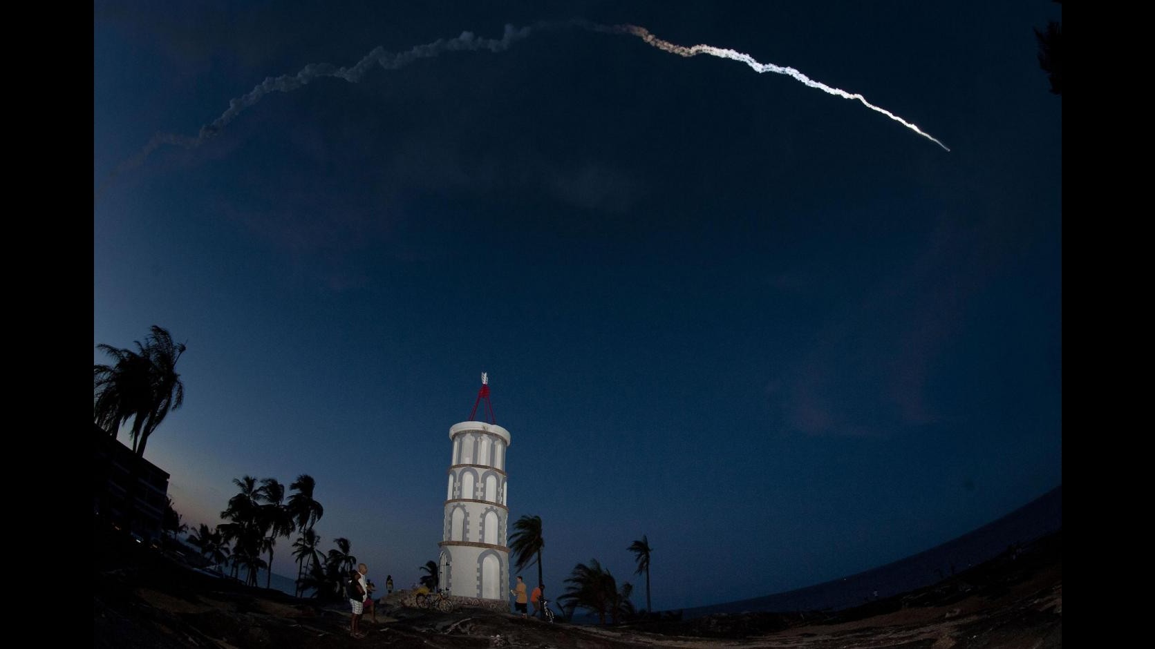 Satellite cadente, Nasa: Impatto con l’atmosfera sopra il Pacifico