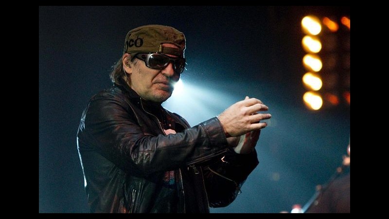 Vasco Rossi su Facebook: Quest’estate mi sposo con Laura