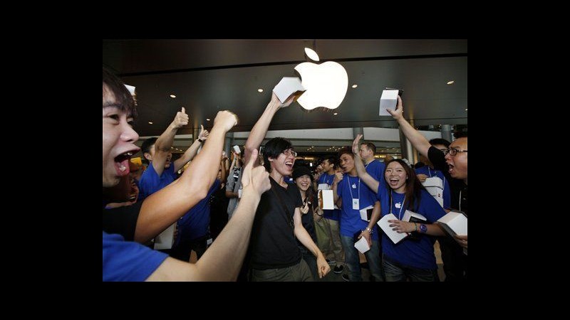 Apple apre negozio a Hong Kong, appassionati accampati per due giorni