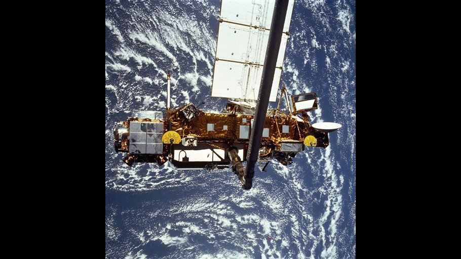 Satellite cadente cambia rotta, detriti non cadranno in Europa