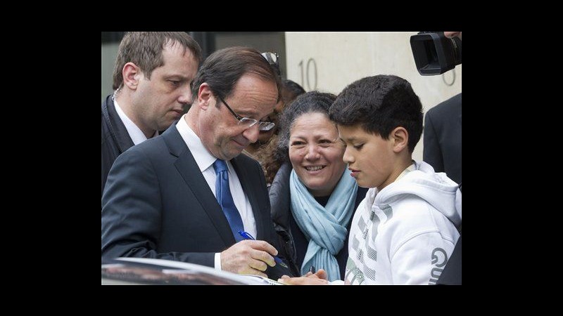 Francia, Hollande e Sarkozy insieme a cerimonia armistizio 1945
