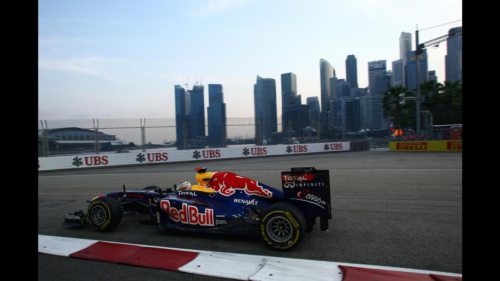 Gp Singapore: Vettel vola nelle seconde libere davanti ad Alonso