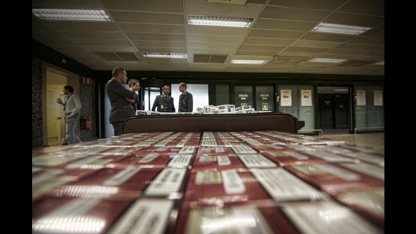 Ancona, fermato tir con 5,3 tonnellate di sigarette di contrabbando