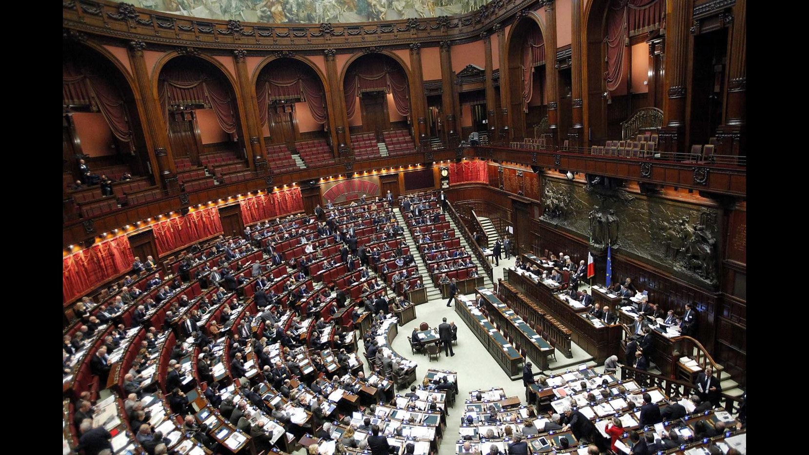 Dimezzati contributi ai partiti dal 2013