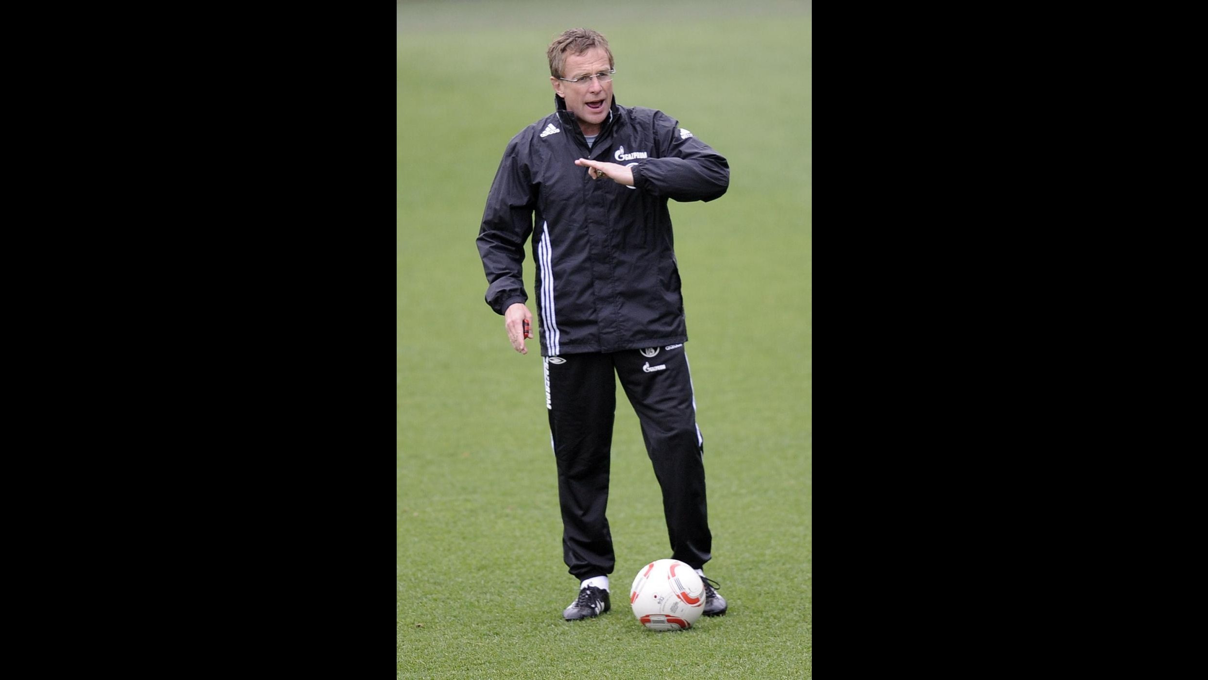 Schalke 04, tecnico Rangnick si dimette per troppo stress