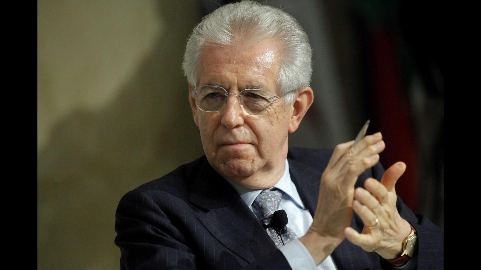 Francia 2012, Monti sente Merkel e Cameron: Tenere a bada i conti