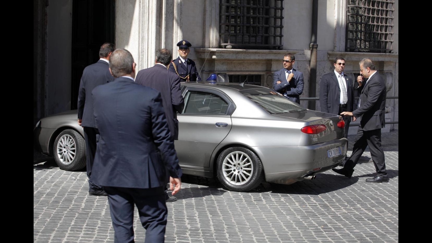 Governo, Berlusconi arrivato a palazzo Chigi per il Cdm