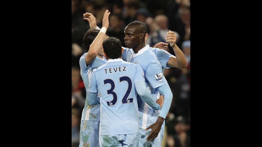 Calcio, Carling Cup: ok Liverpool, Chelsea e City. Segna Balotelli