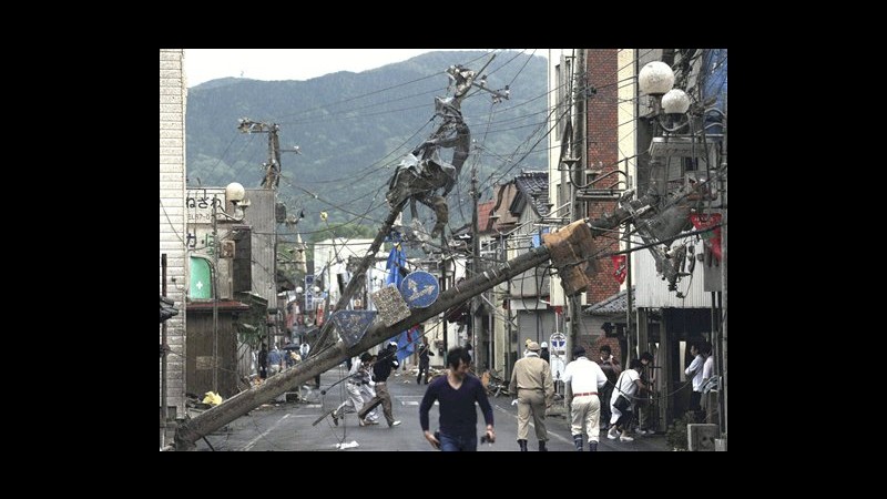 Giappone, tornado nel nordest: un morto, centinaia di case danneggiate