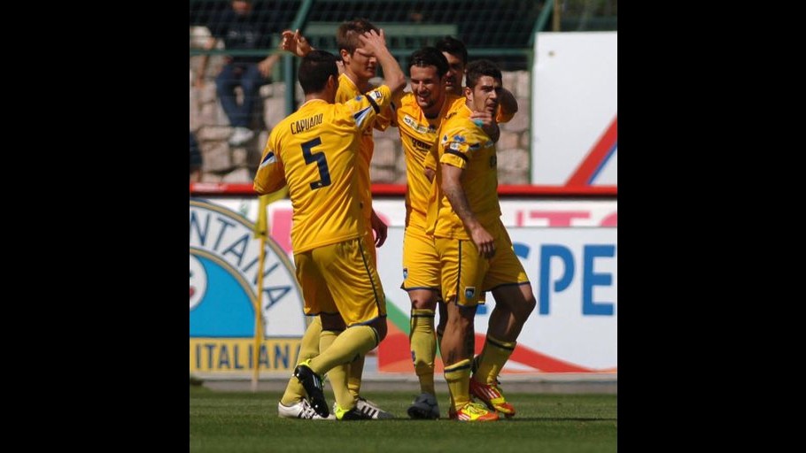 Serie B, il Pescara vola in vetta. Vincono Sassuolo e Verona