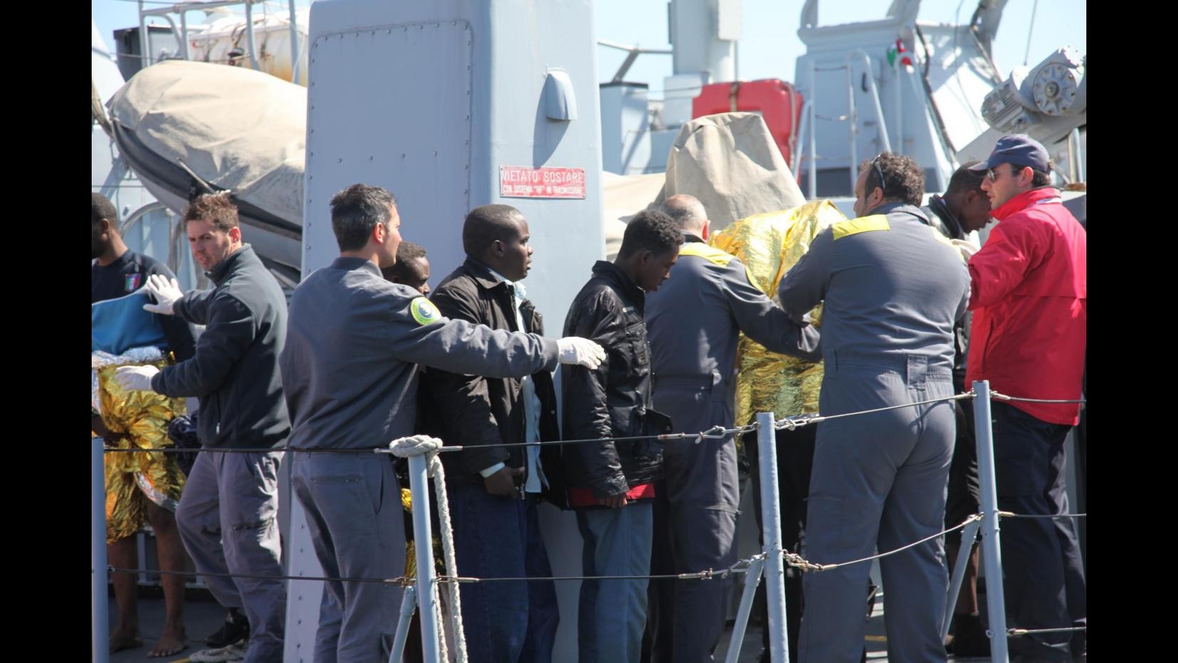 Scontri tra forze dell’ordine e immigrati a Lampedusa