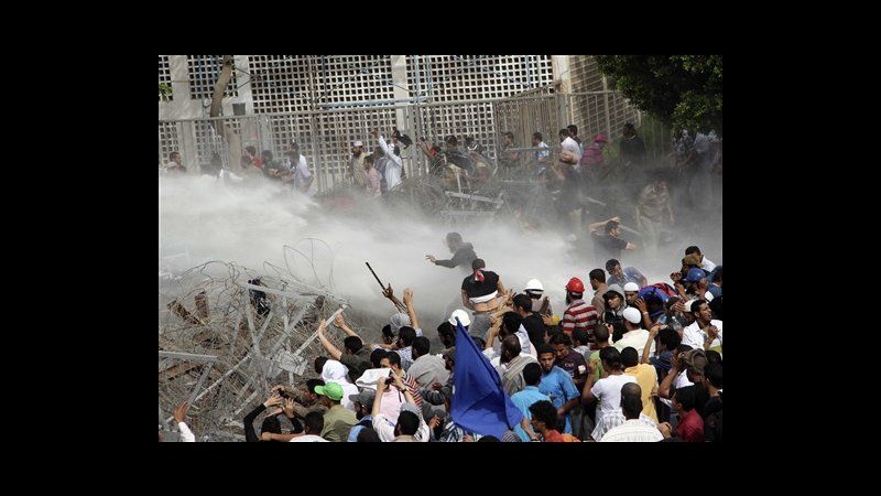 Nuovi scontri al Cairo, morti e feriti