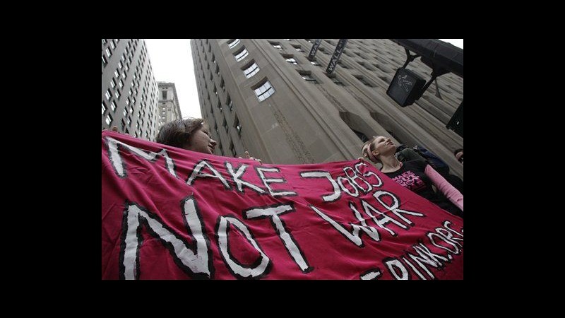 Proteste davanti a Wall Street: 7 arrestati, tra loro un ferito