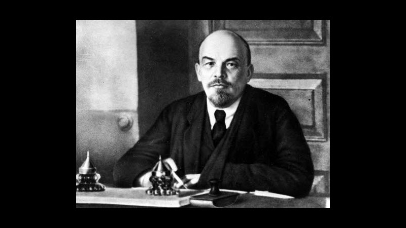 Lenin non morì per sifilide ma per ictus da stress o veleno