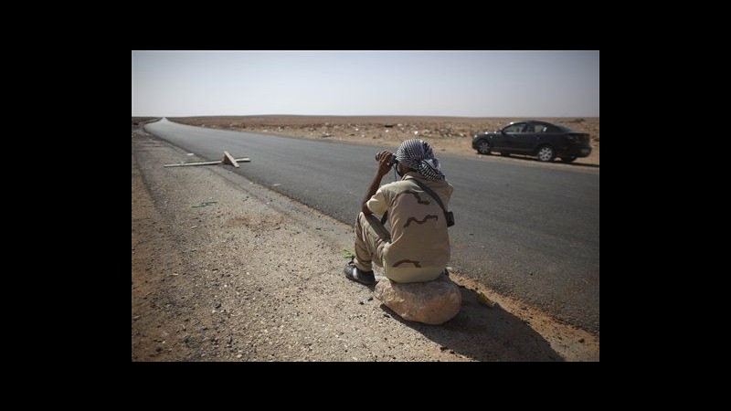 Libia, Gheddafi: Quello che succede nel Paese è solo una farsa