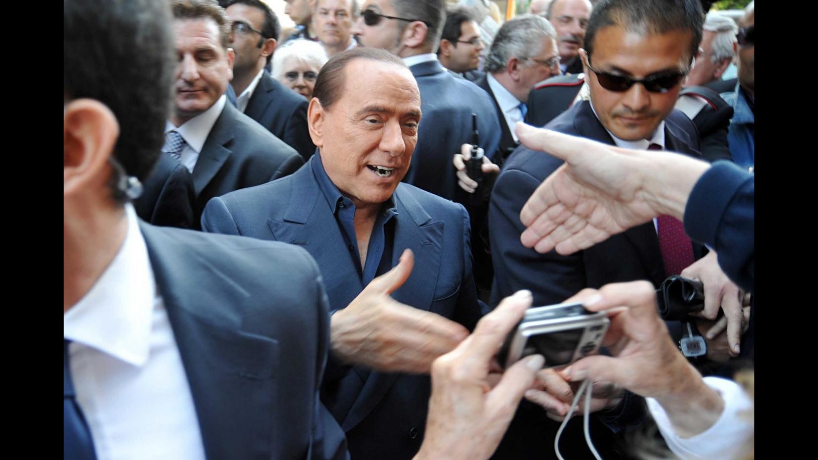 Berlusconi a Monza corteggia la Lega