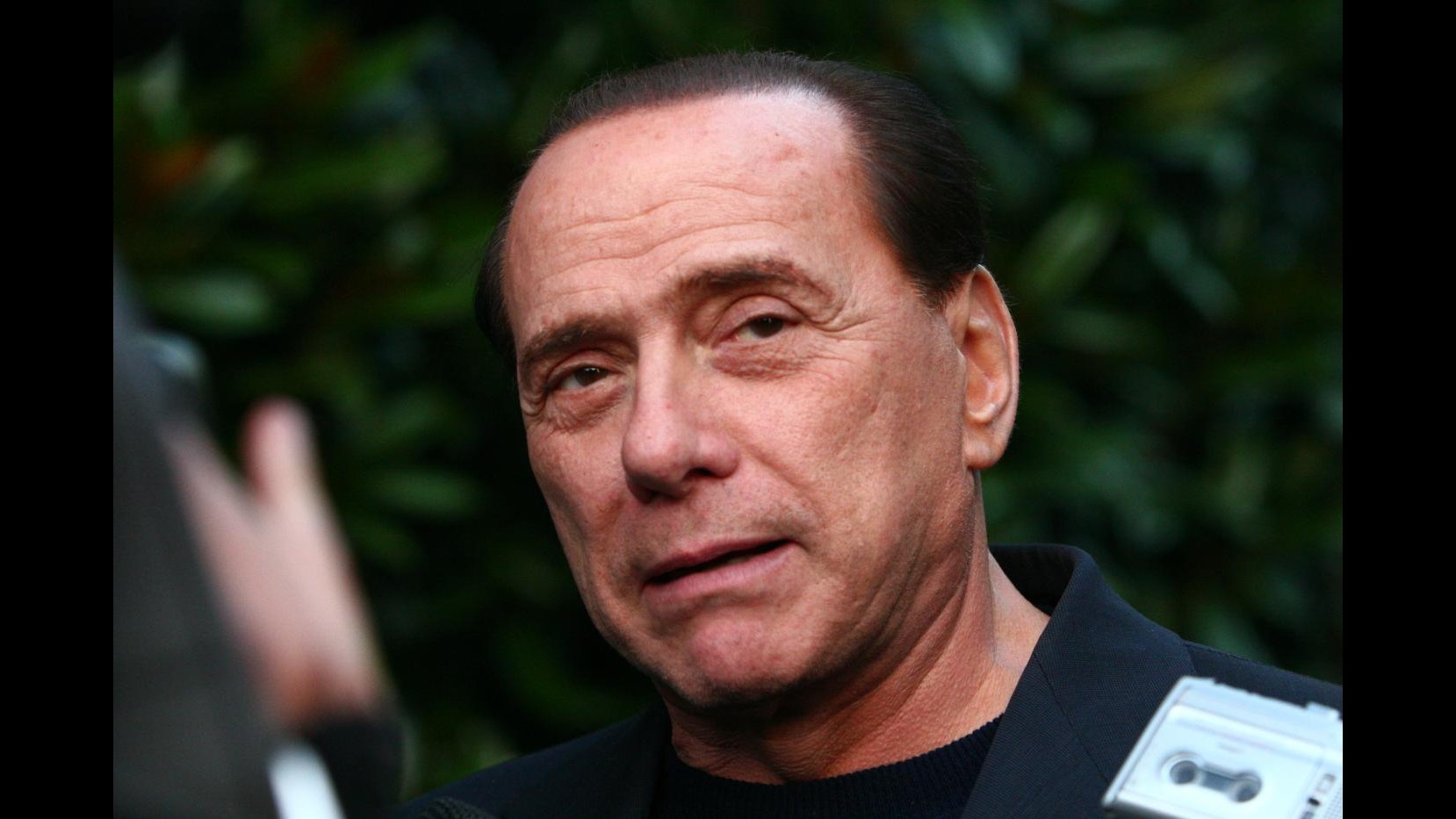 Monza, Berlusconi contestato a comizio
