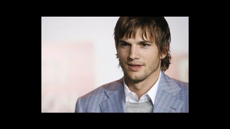 Ashton Kutcher protagonista di una pubblicità definita razzista