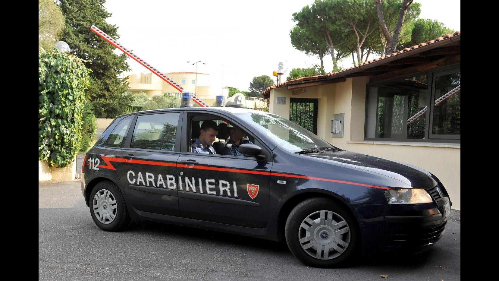 Milano, 60enne trovati morti: forse omicidio-suicidio per depressione