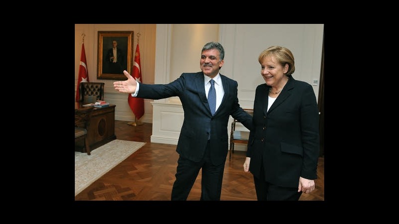 Germania, presidente turco Gul a Berlino: oggi vede Wulff, domani Merkel