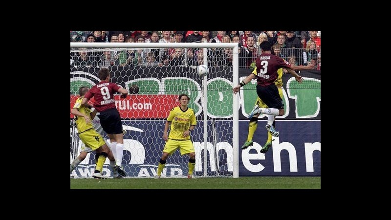 Bundesliga, Borussia Dortmund ko ad Hannover, Bayern in fuga