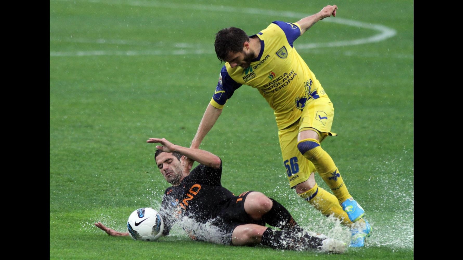 Serie A, pioggia battente blocca Chievo e Roma sullo 0-0