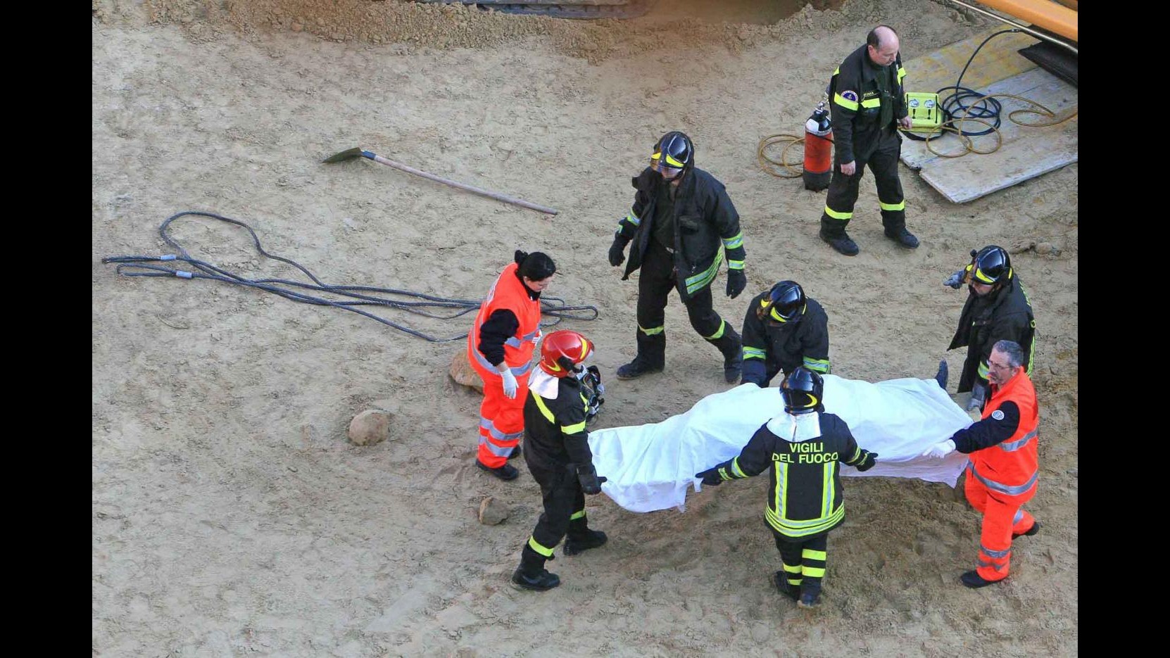 L’Aquila, operaio cade da edificio in ristrutturazione e muore