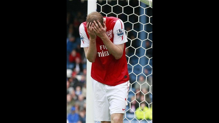 Arsenal ko in casa col Blackburn, domani Manchester Utd-Chelsea