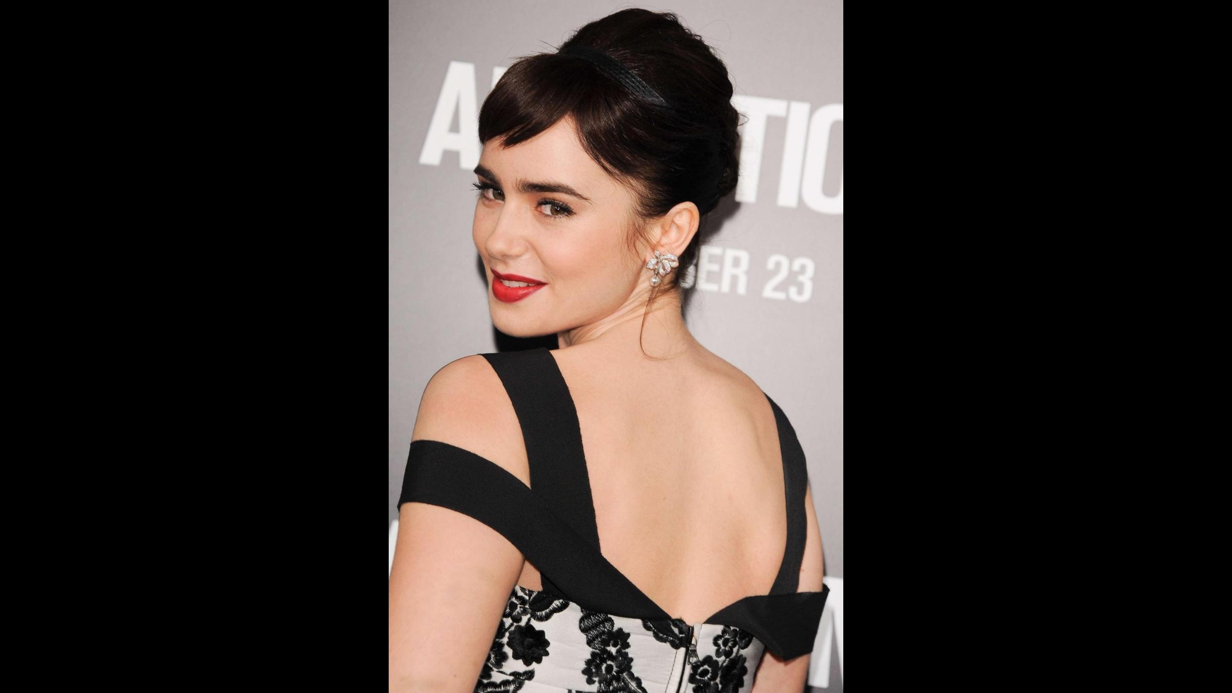 Lily Collins: Julia Roberts sa essere una strega raccapricciante