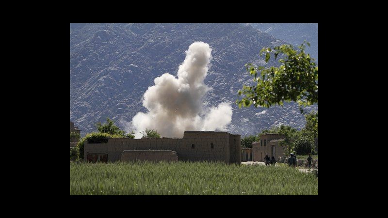 Afghanistan, Nato: 2 militanti uccisi in raid. Residente: Innocenti
