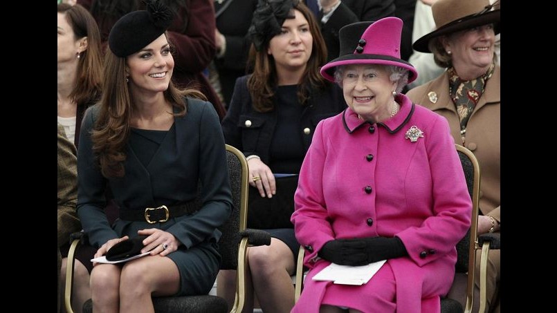 Kate Middleton prende a esempio la regina Elisabetta II